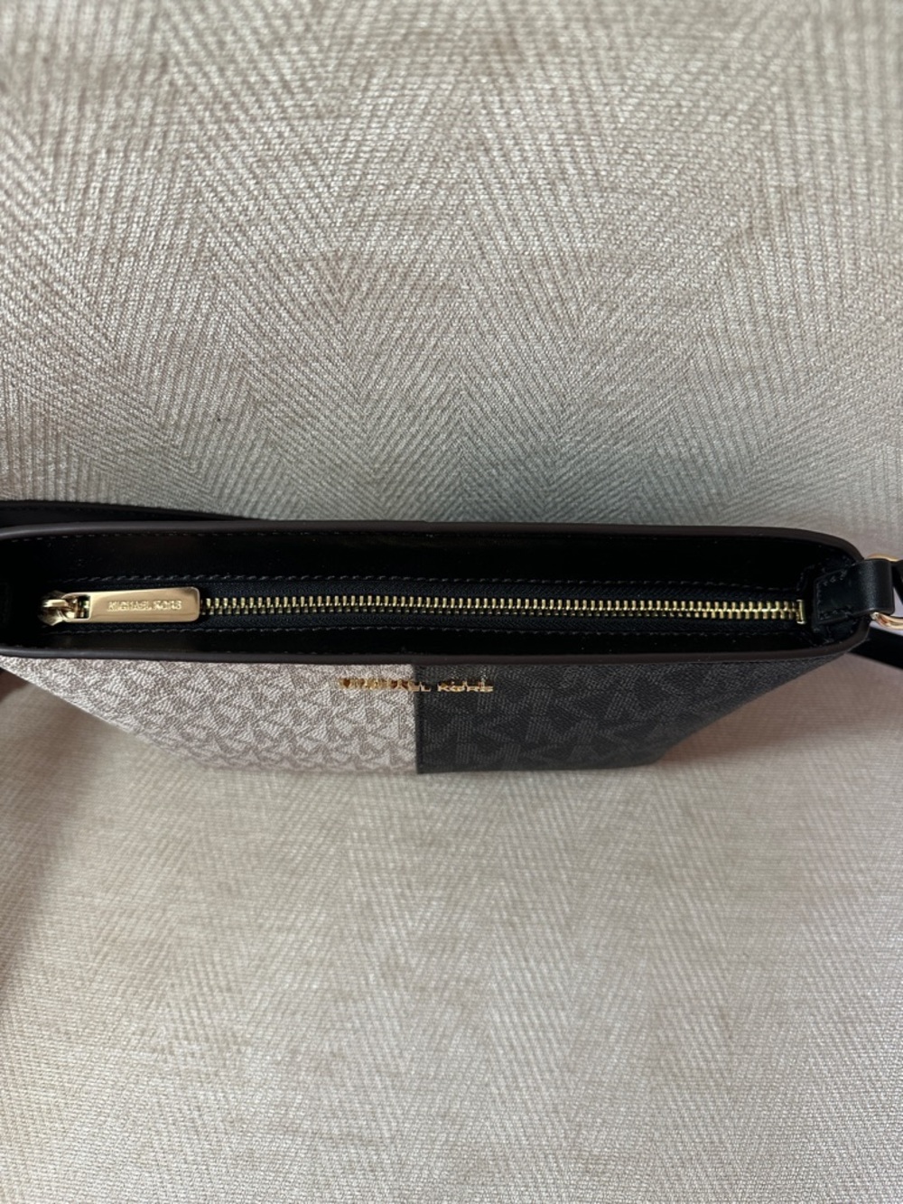 Michael Kors Black and Cream Signature Two-Tone Crossbody NWOT - Picture 8 of 10